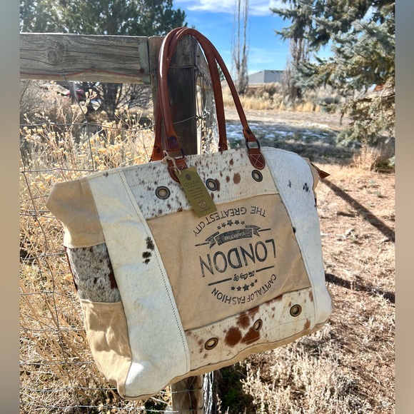 New! Custom Upside Down Capital of Fashion London Tote Bag" Clea Ray Leather - Picture 5 of 5